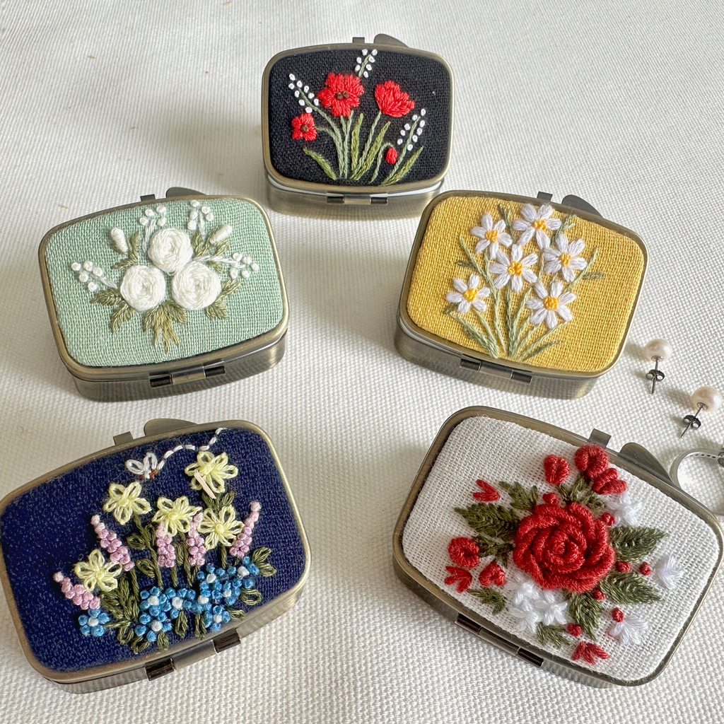 Floral Embroidered Rectangle Mini Jewelry Box with Mirror Daisy garden