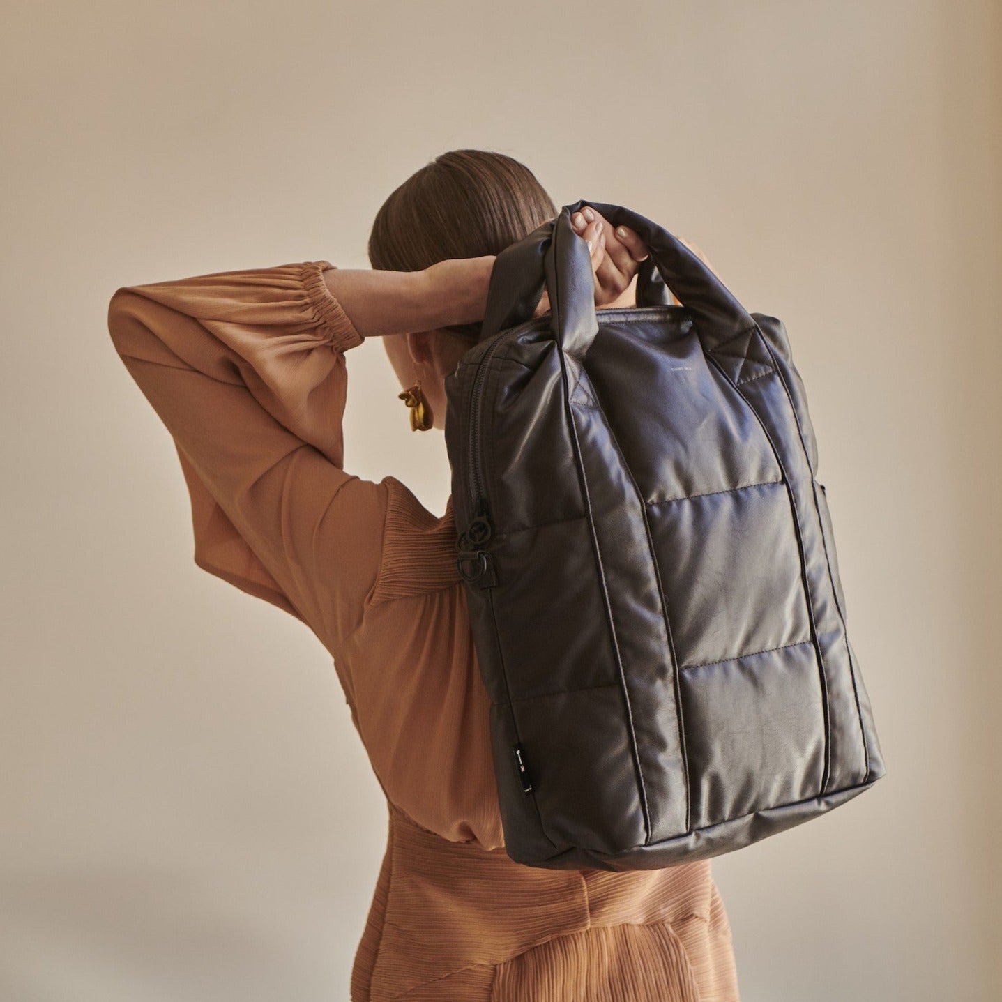 Tinne + Mia Puffy Laptop Bag - Seal Brown