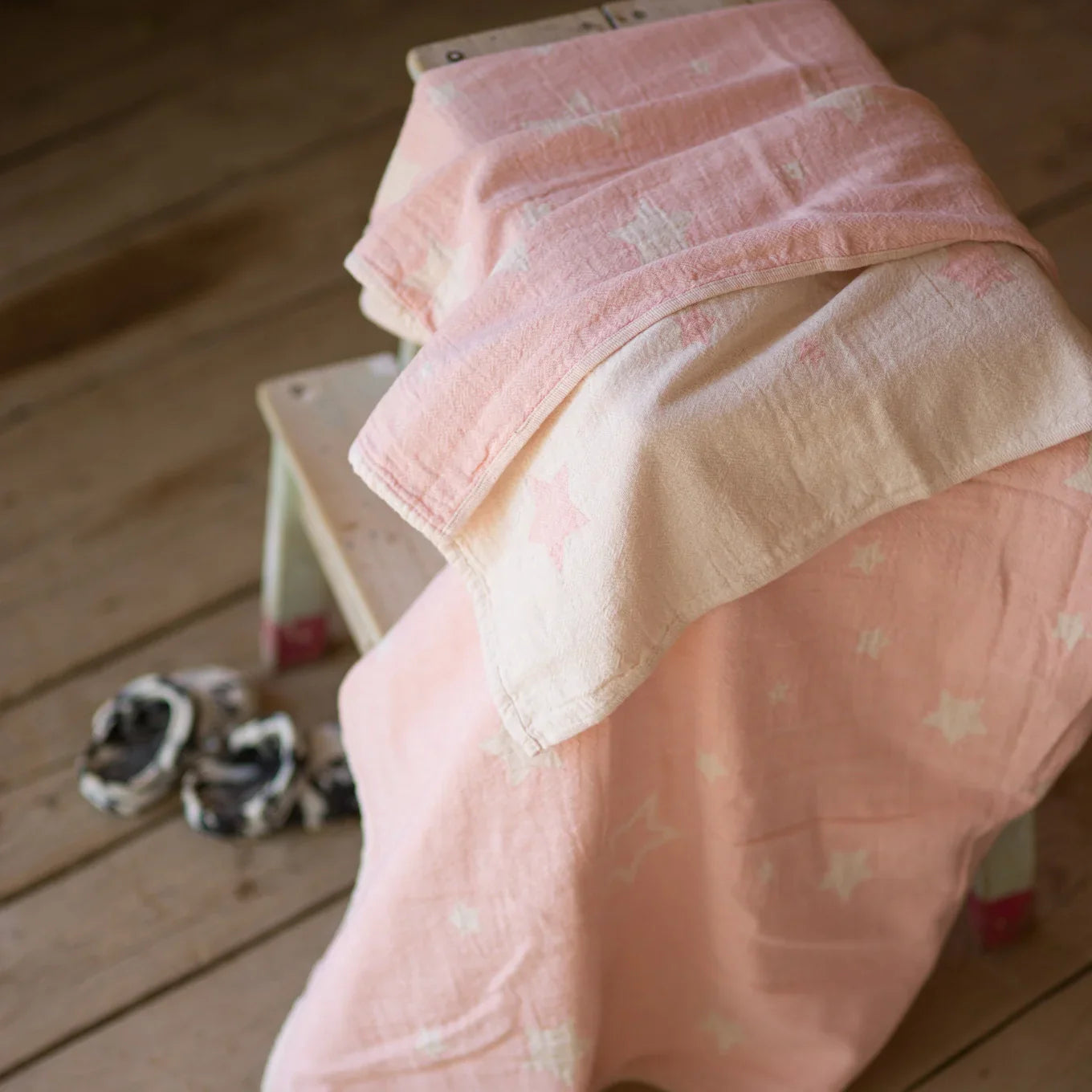 loom.ist - Muslin Star Baby Blanket - Pink